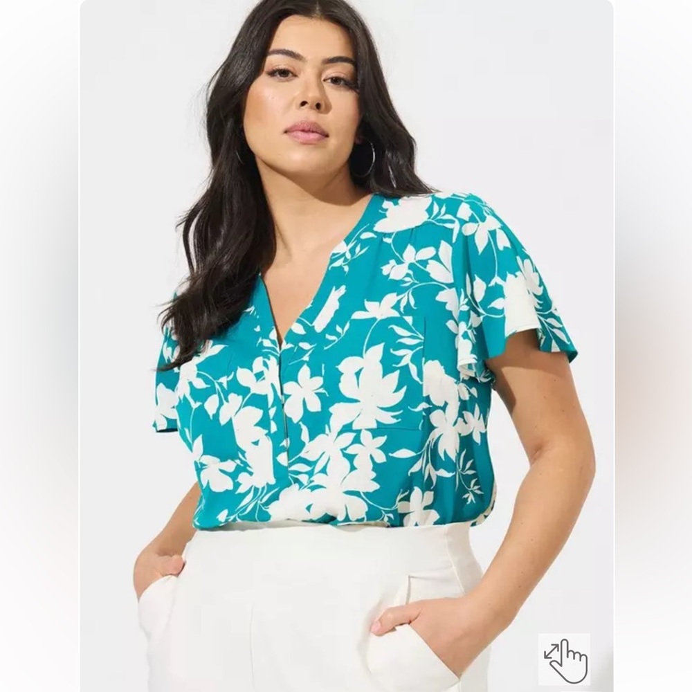 NWT Torrid Harper Studio Crepe de Chine Flutter
Short Slv Blouse Size 1 (14-16)
